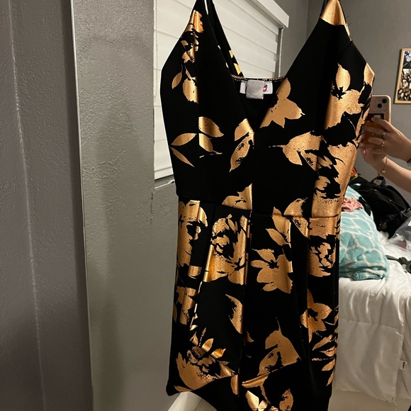 Array of Dresses - Picture 2 of 6